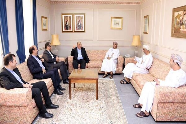 Iran, Oman confer on bilateral issues of interest
